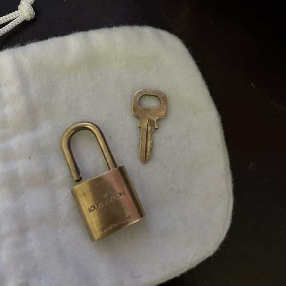 LV padlock - Picture 4 of 5